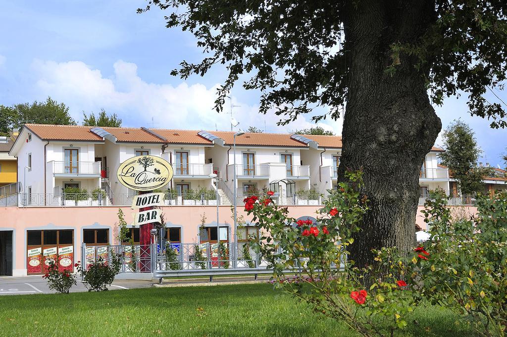 Hotel La Quercia Valmontone Kültér fotó
